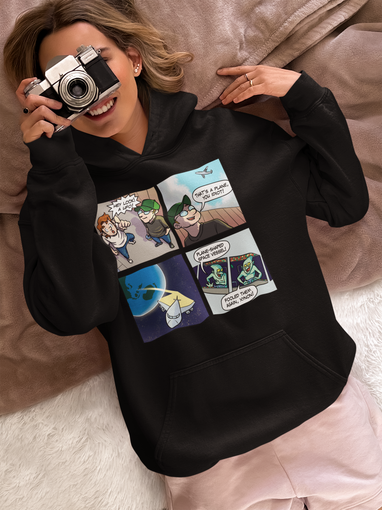Plane-Shaped Space Vessel - Unisex Heavy Blend™ Hooded Sweatshirt
